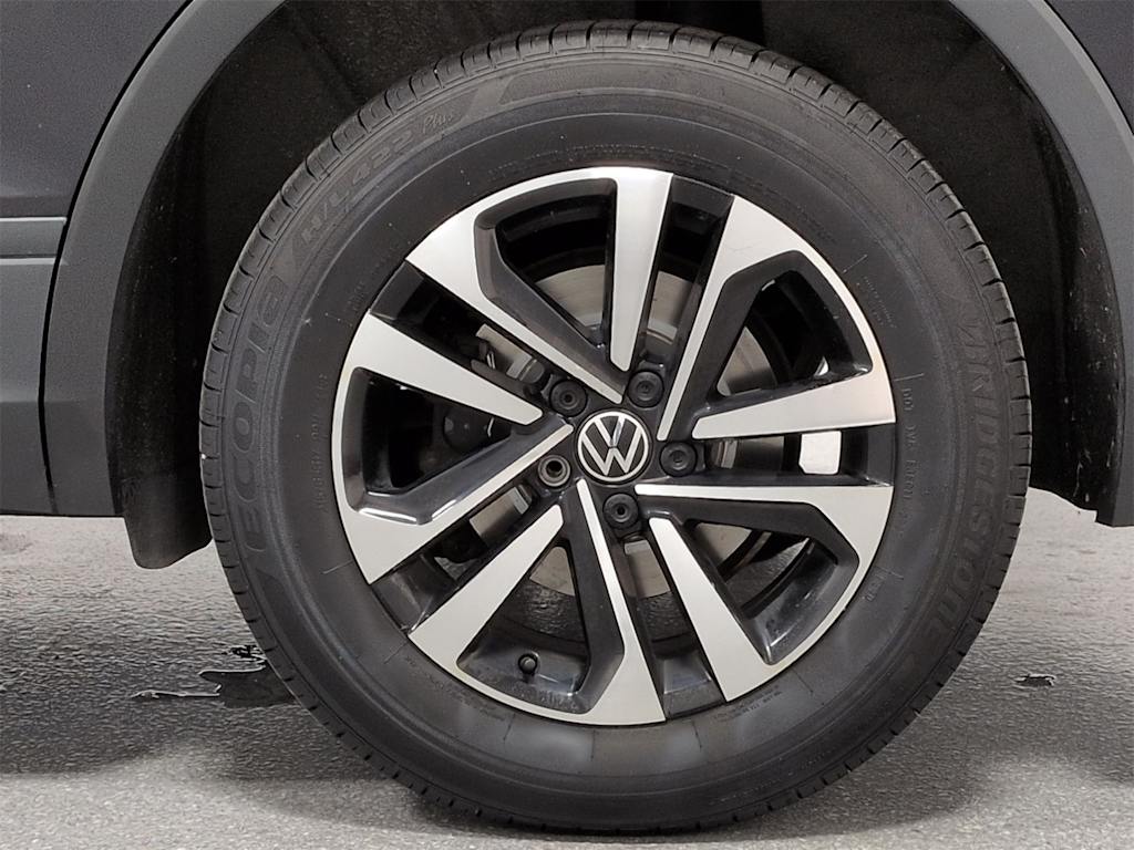 Thumbnail: 2022 Volkswagen Tiguan - 8