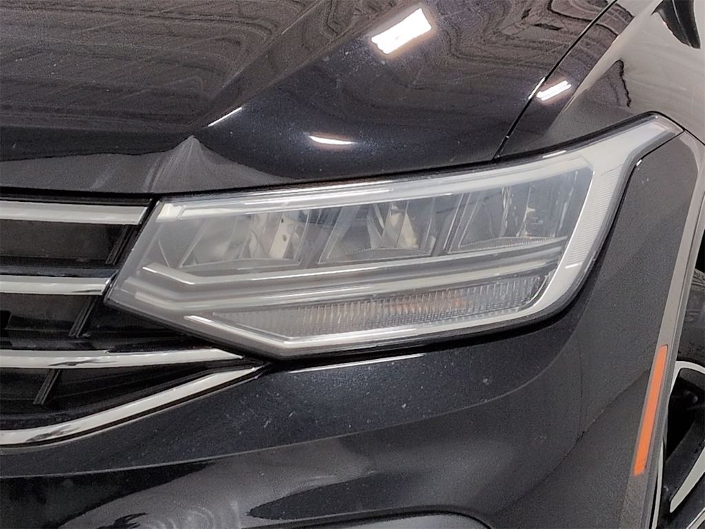 Thumbnail: 2022 Volkswagen Tiguan - 24