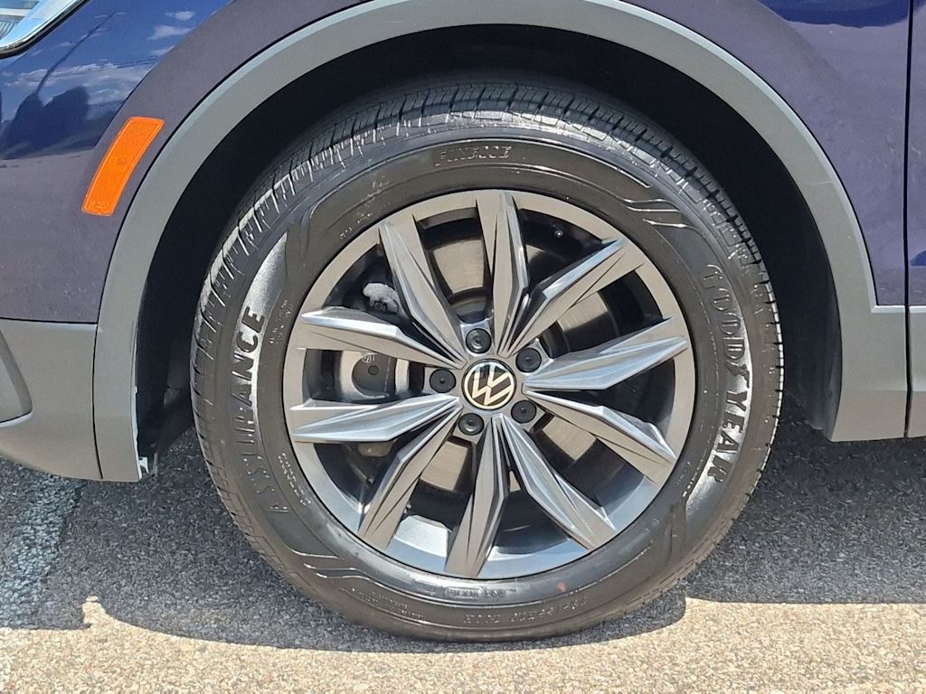 Thumbnail: 2022 Volkswagen Tiguan - 8