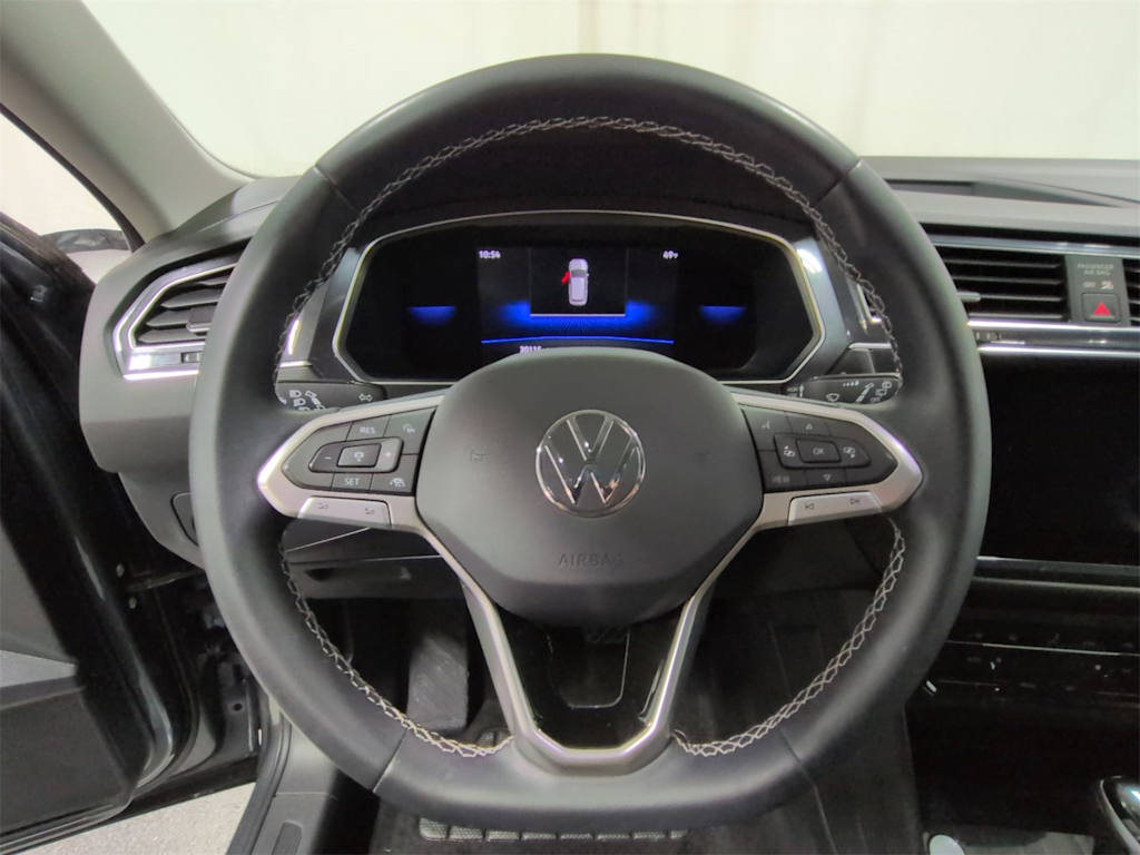 Thumbnail: 2022 Volkswagen Tiguan - 14