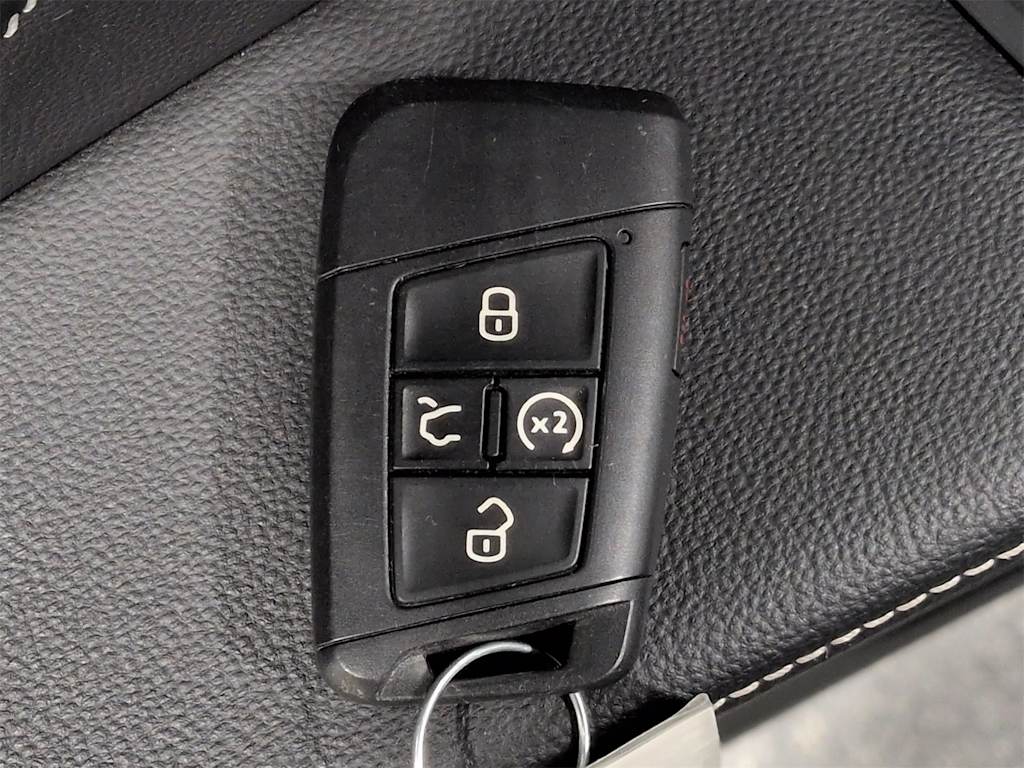 Thumbnail: 2022 Volkswagen Tiguan - 19