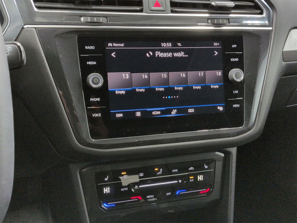 Thumbnail: 2022 Volkswagen Tiguan - 15