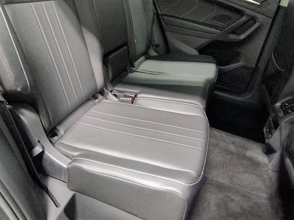 Thumbnail: 2022 Volkswagen Tiguan - 12