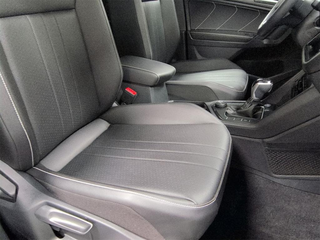 Thumbnail: 2022 Volkswagen Tiguan - 31