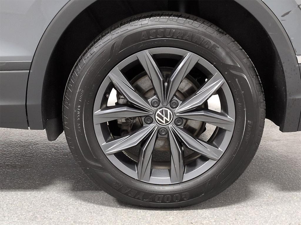 Thumbnail: 2022 Volkswagen Tiguan - 8