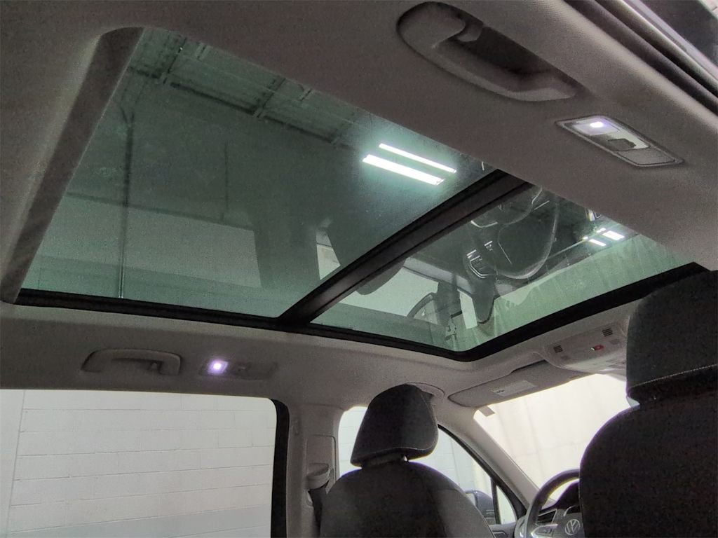 Thumbnail: 2022 Volkswagen Tiguan - 30