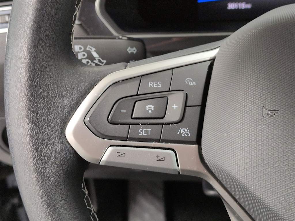 Thumbnail: 2022 Volkswagen Tiguan - 32