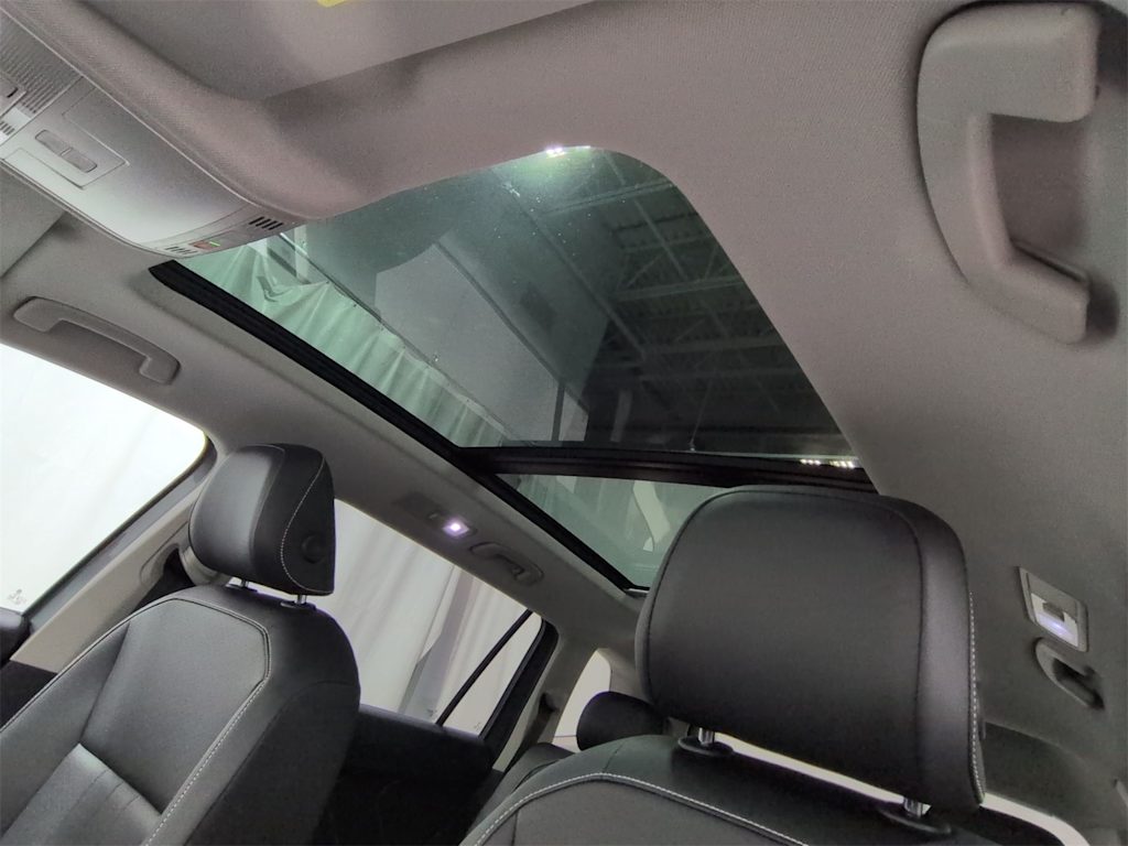 Thumbnail: 2022 Volkswagen Tiguan - 28