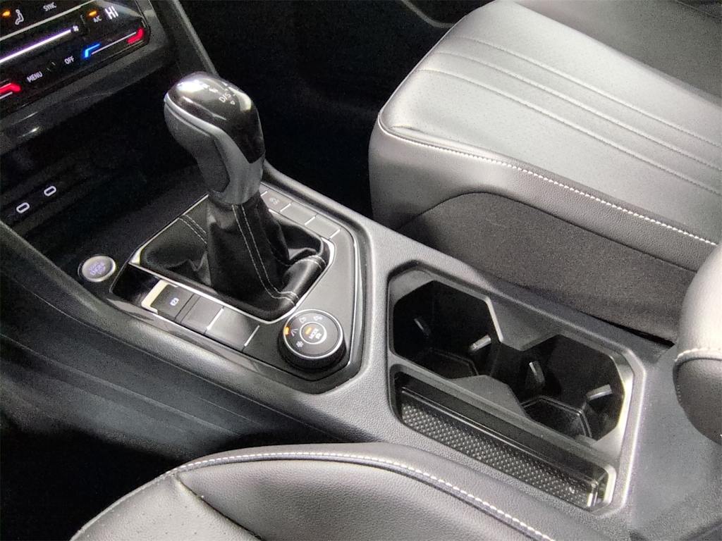 Thumbnail: 2022 Volkswagen Tiguan - 16