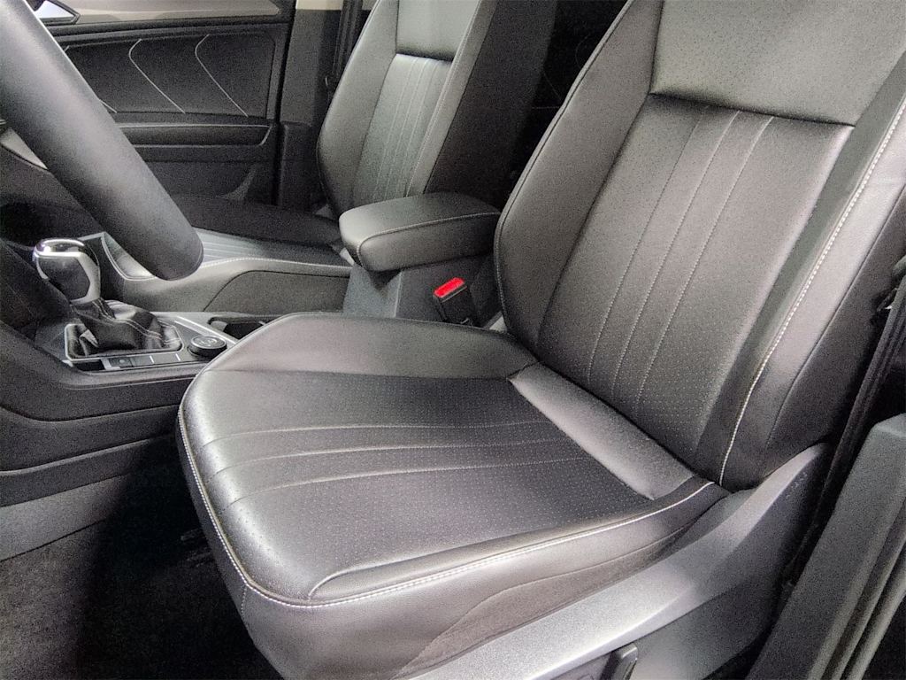 Thumbnail: 2023 Volkswagen Tiguan - 7