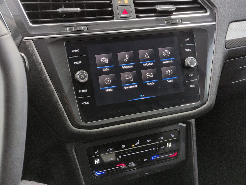 Thumbnail: 2023 Volkswagen Tiguan - 25