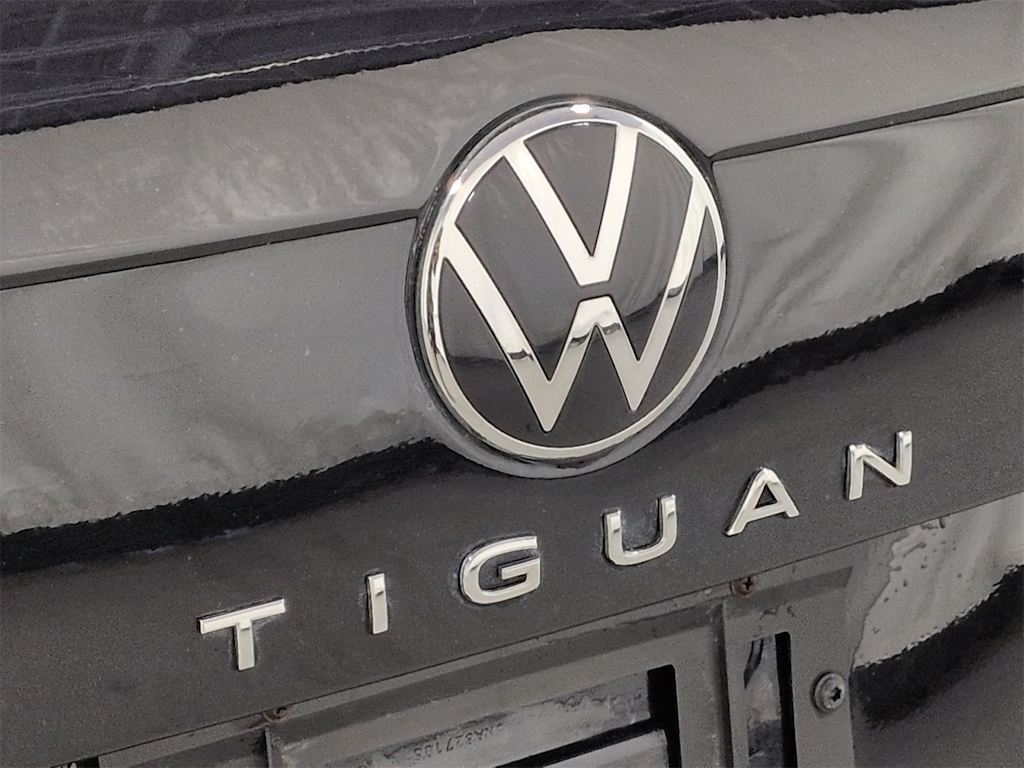 Thumbnail: 2023 Volkswagen Tiguan - 18
