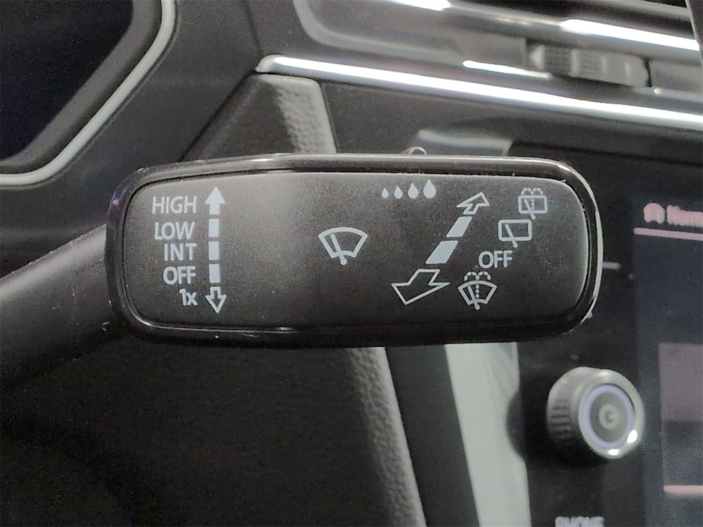 Thumbnail: 2023 Volkswagen Tiguan - 12