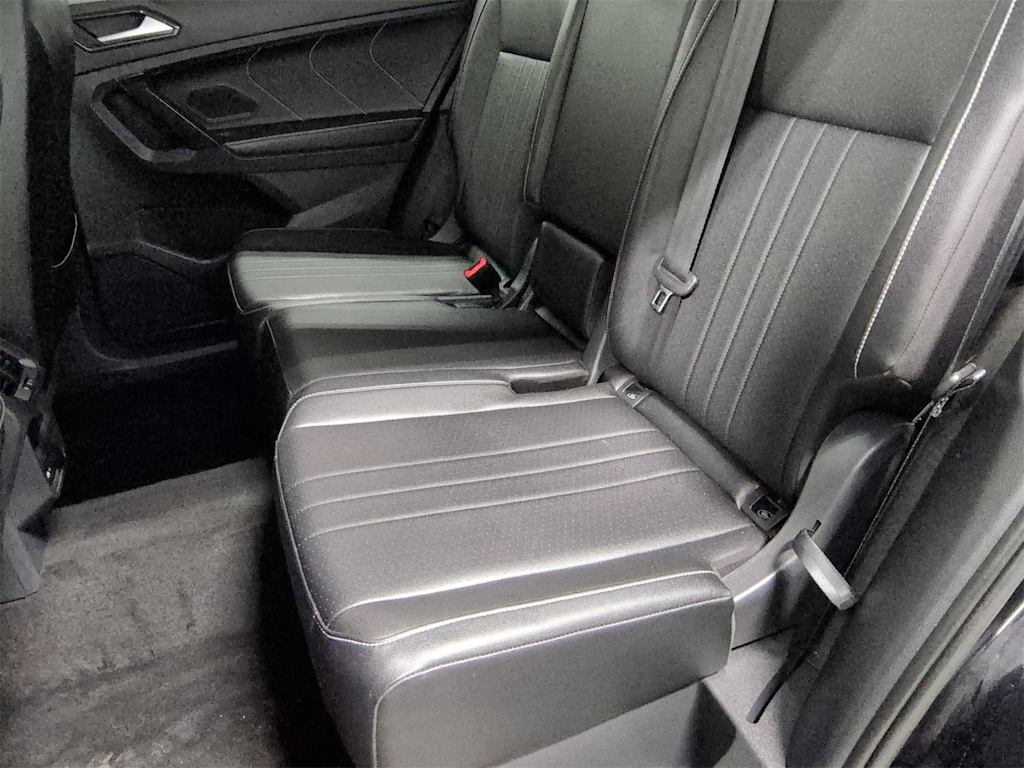 Thumbnail: 2023 Volkswagen Tiguan - 20