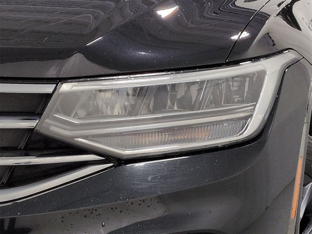 Thumbnail: 2023 Volkswagen Tiguan - 17