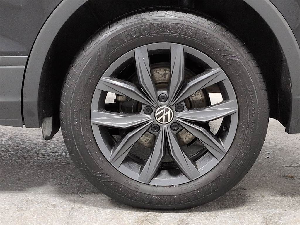 Thumbnail: 2023 Volkswagen Tiguan - 4