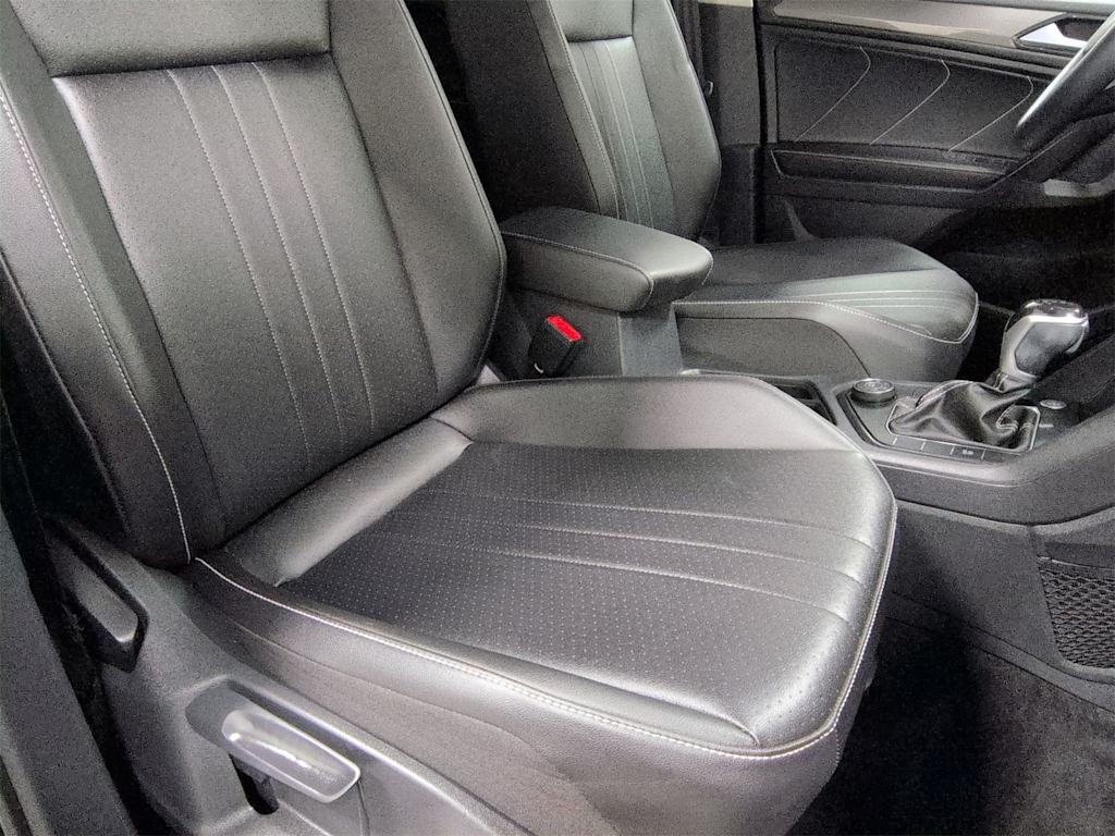 Thumbnail: 2023 Volkswagen Tiguan - 8