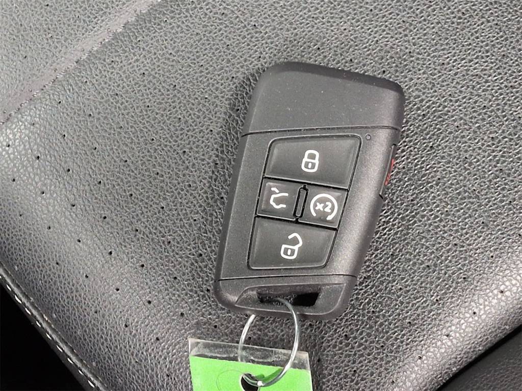 Thumbnail: 2022 Volkswagen Tiguan - 19