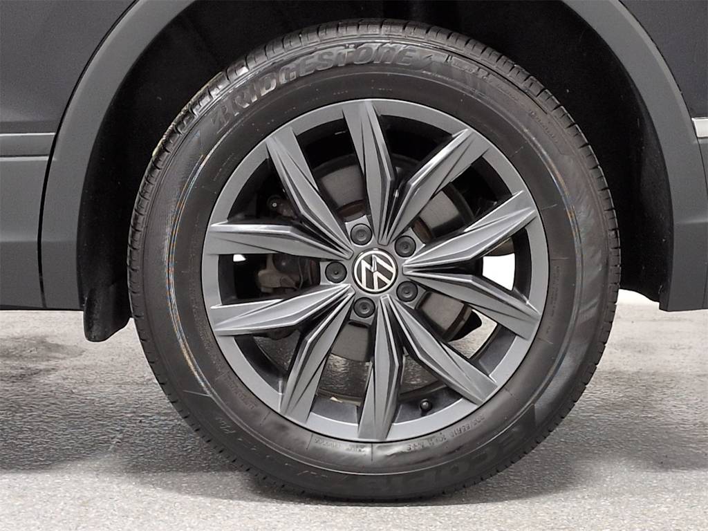 Thumbnail: 2022 Volkswagen Tiguan - 8