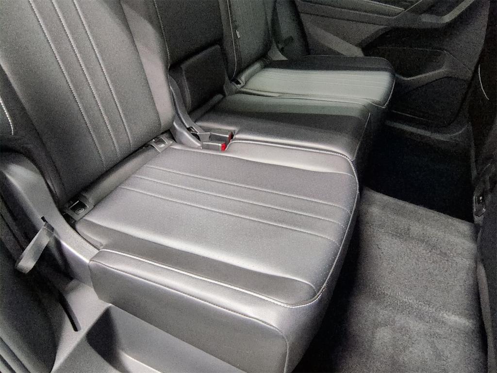 Thumbnail: 2022 Volkswagen Tiguan - 12