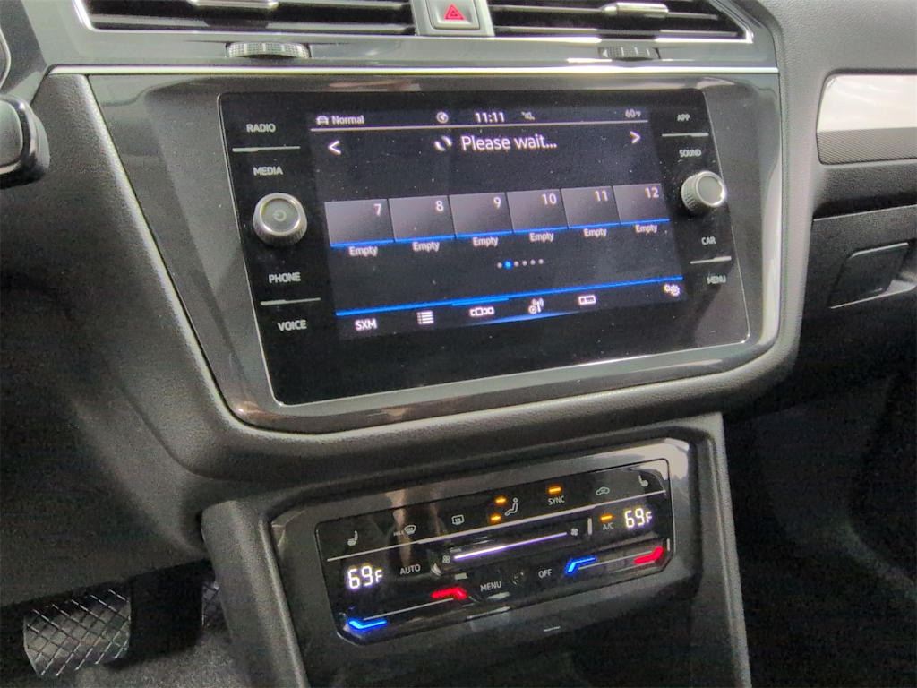 Thumbnail: 2022 Volkswagen Tiguan - 15