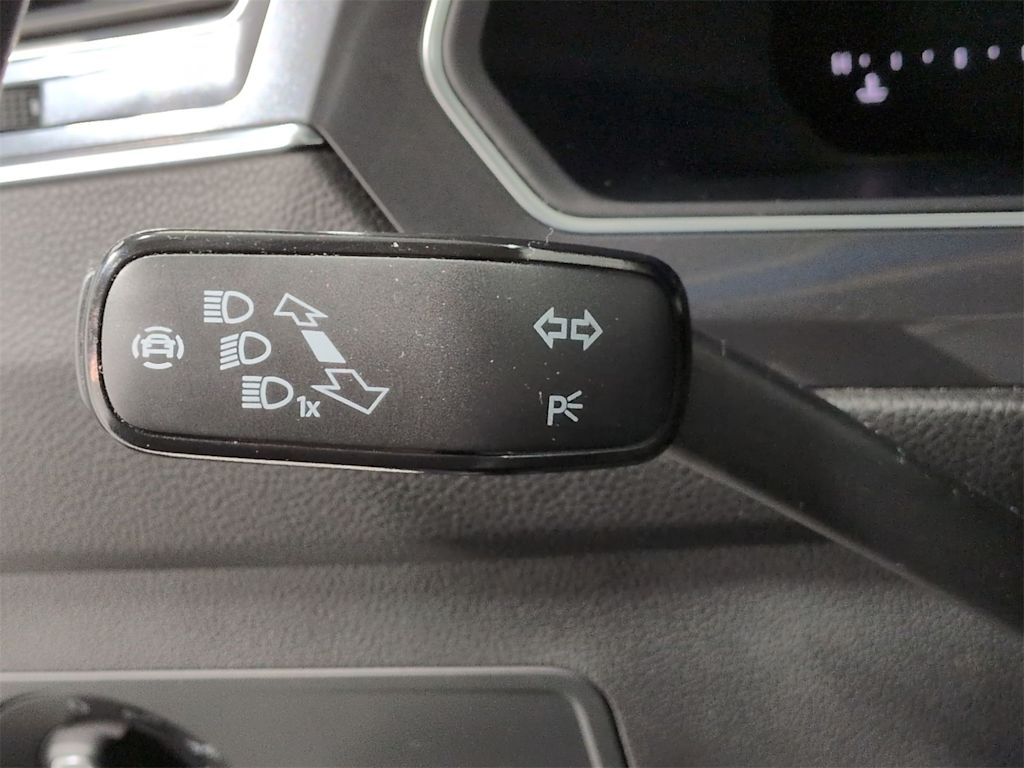 Thumbnail: 2022 Volkswagen Tiguan - 16