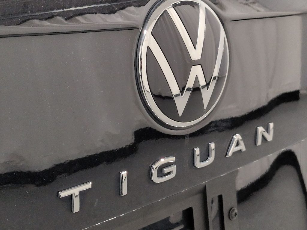 Thumbnail: 2023 Volkswagen Tiguan - 24