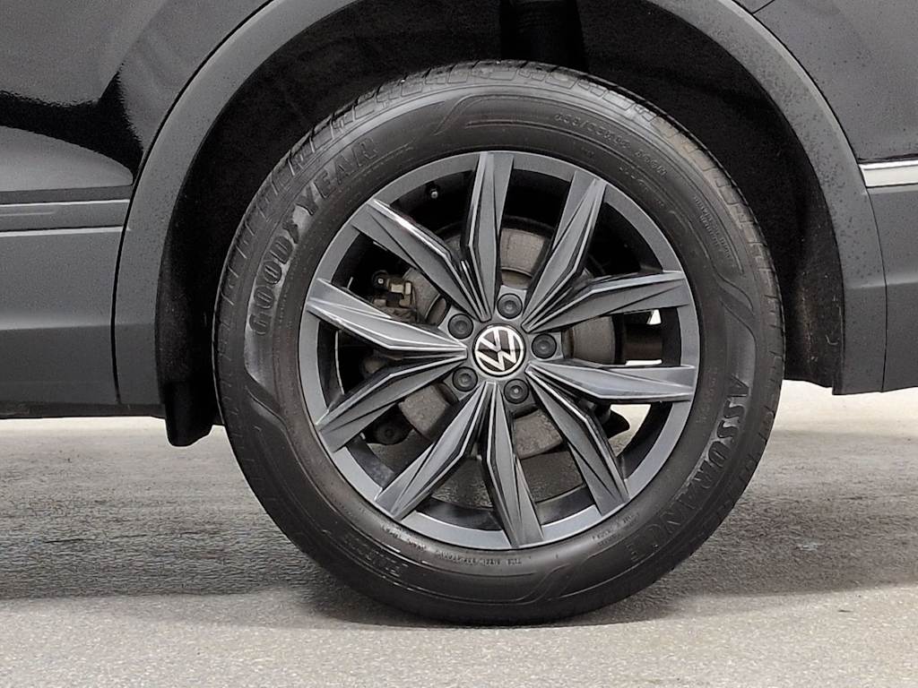 Thumbnail: 2023 Volkswagen Tiguan - 8