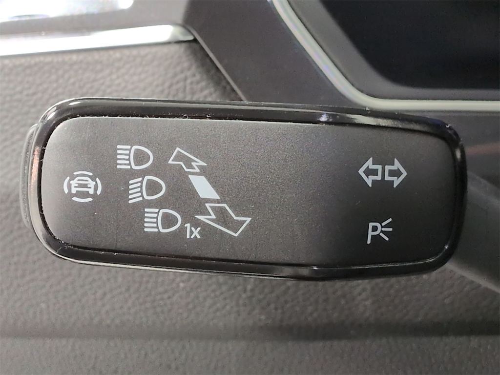 Thumbnail: 2023 Volkswagen Tiguan - 32