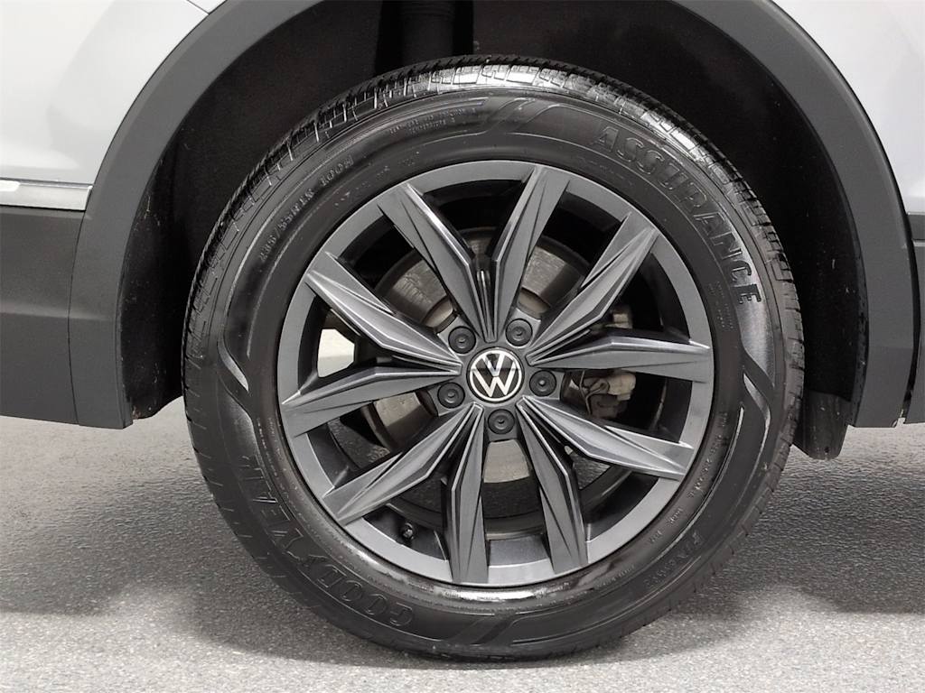 Thumbnail: 2023 Volkswagen Tiguan - 8