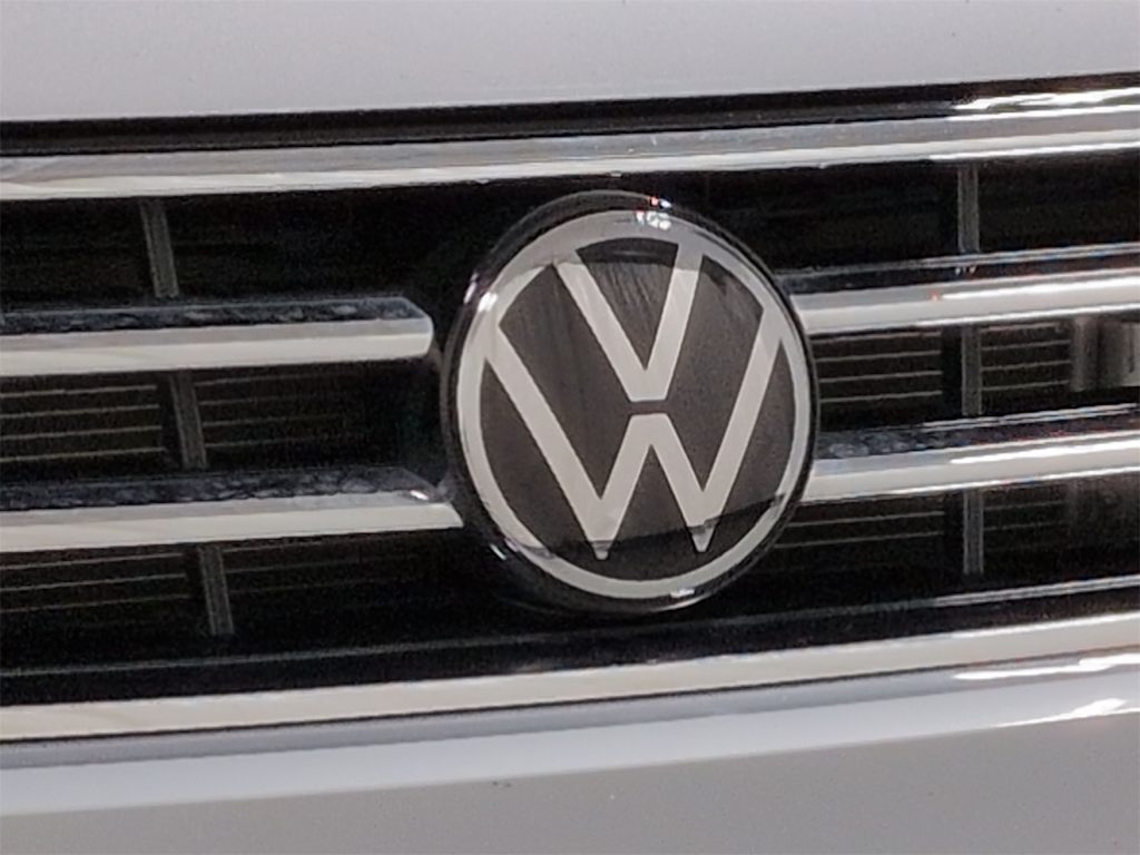 Thumbnail: 2023 Volkswagen Tiguan - 7