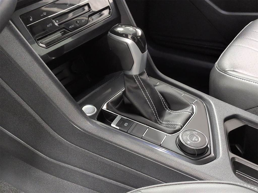 Thumbnail: 2023 Volkswagen Tiguan - 16