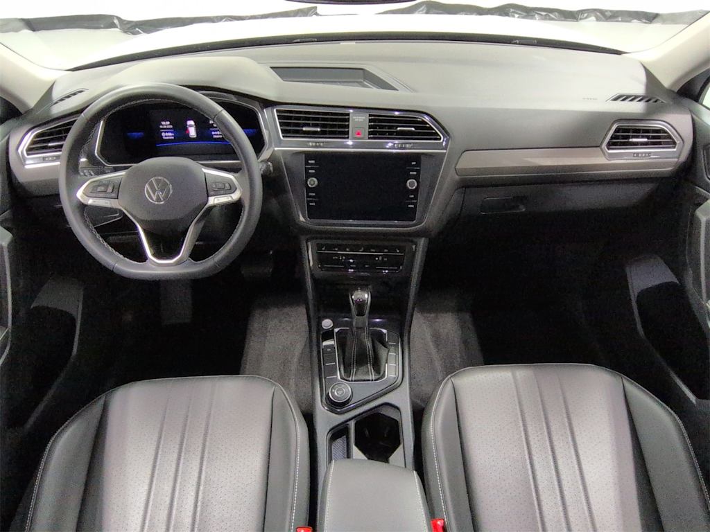 Thumbnail: 2023 Volkswagen Tiguan - 10