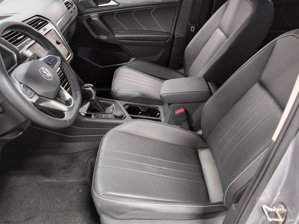 Thumbnail: 2023 Volkswagen Tiguan - 11