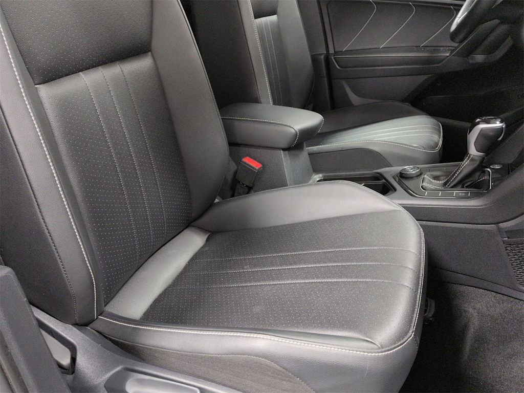 Thumbnail: 2024 Volkswagen Tiguan - 30