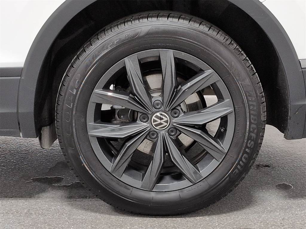 Thumbnail: 2024 Volkswagen Tiguan - 8