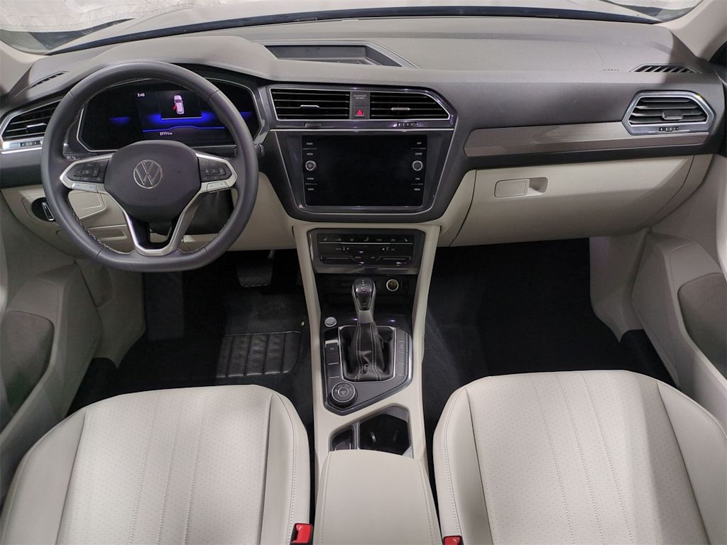 Thumbnail: 2022 Volkswagen Tiguan - 9