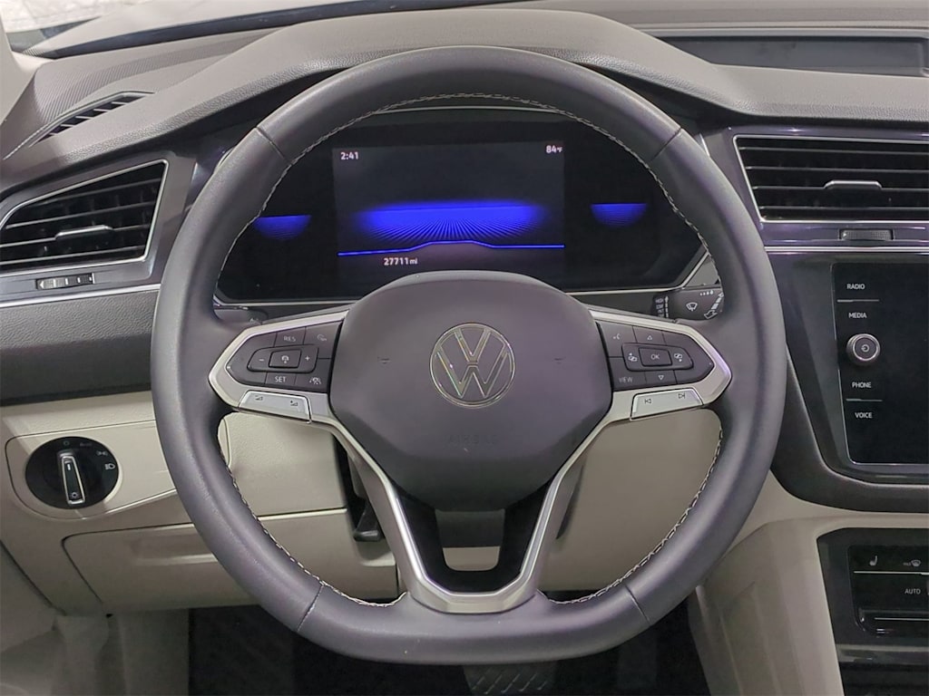 Thumbnail: 2022 Volkswagen Tiguan - 13