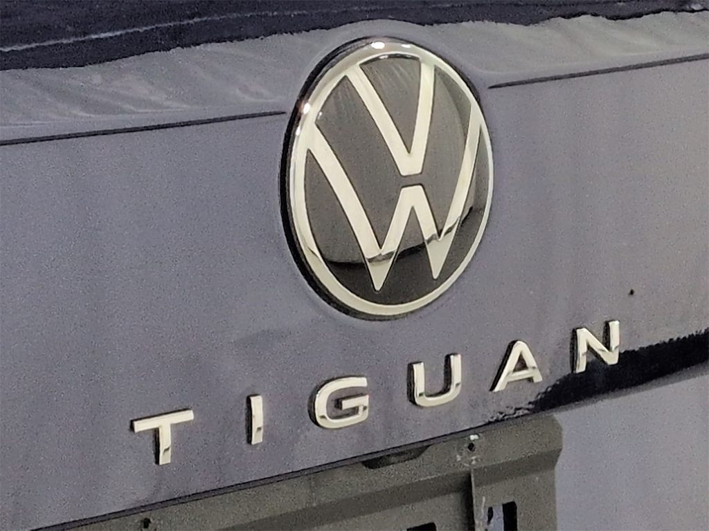 Thumbnail: 2022 Volkswagen Tiguan - 18