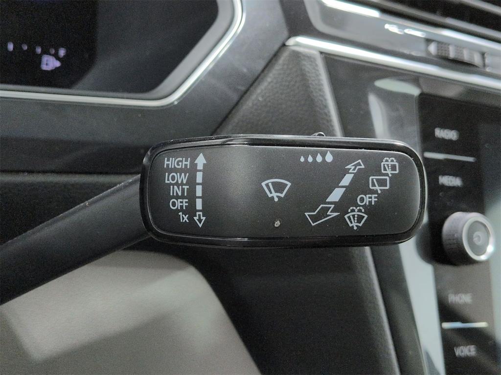 Thumbnail: 2022 Volkswagen Tiguan - 12