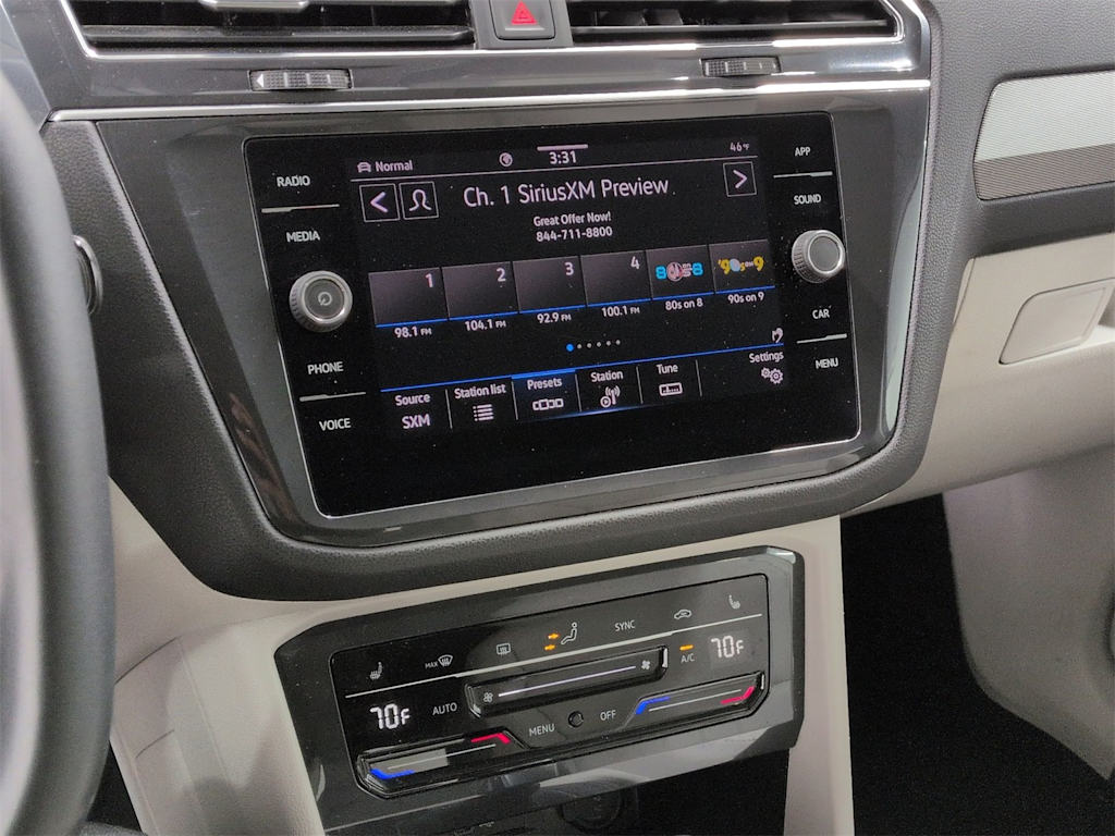 Thumbnail: 2022 Volkswagen Tiguan - 11