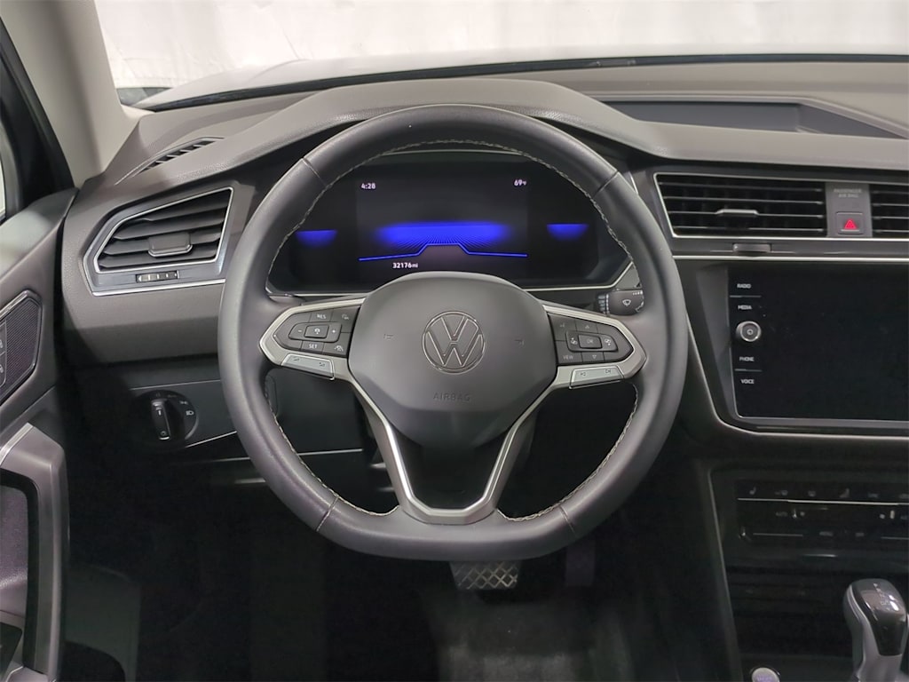 Thumbnail: 2023 Volkswagen Tiguan - 14