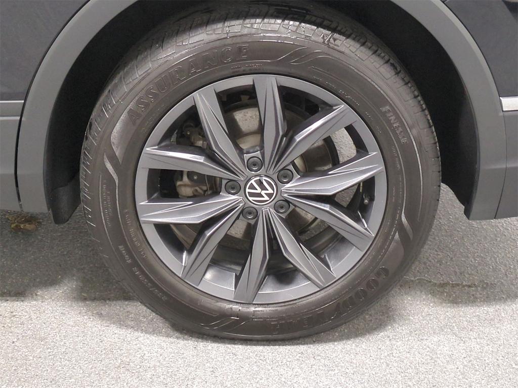 Thumbnail: 2023 Volkswagen Tiguan - 8