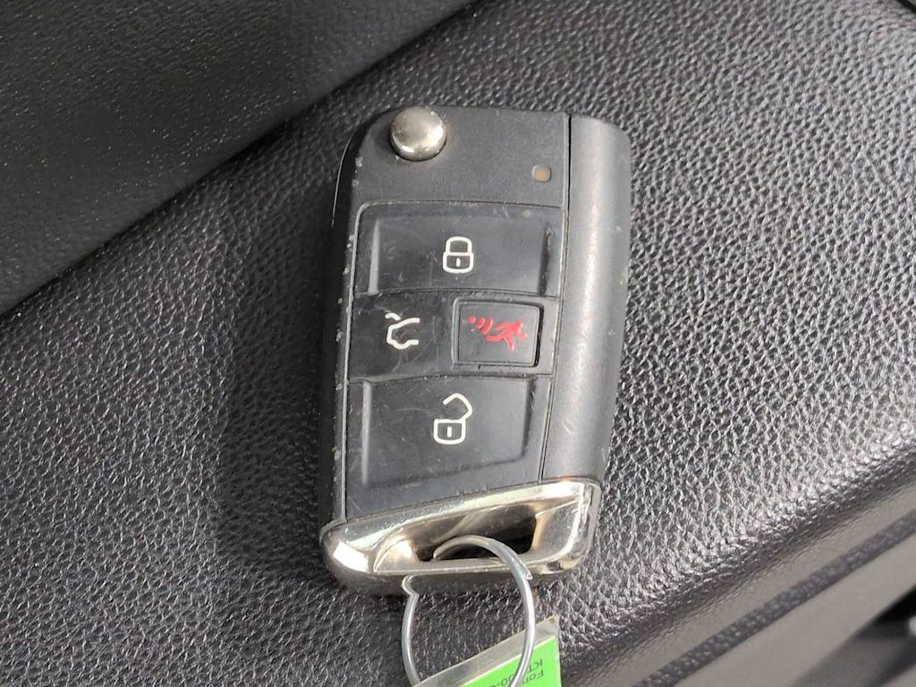 Thumbnail: 2021 Volkswagen Tiguan - 19