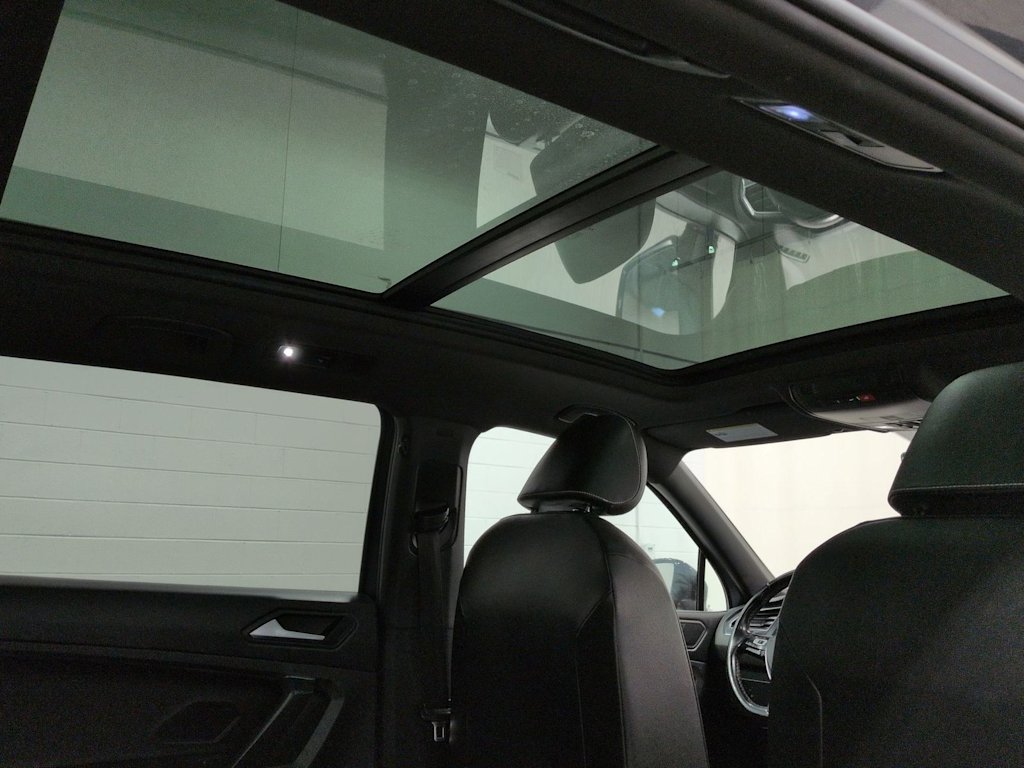 Thumbnail: 2021 Volkswagen Tiguan - 30