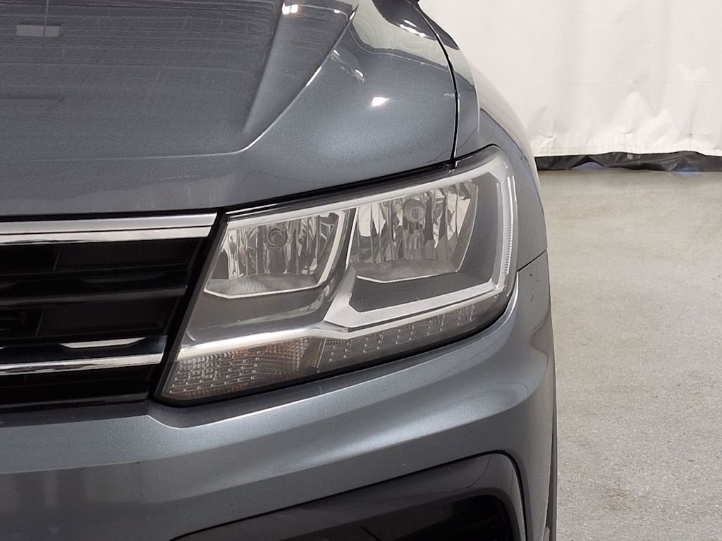 Thumbnail: 2021 Volkswagen Tiguan - 25