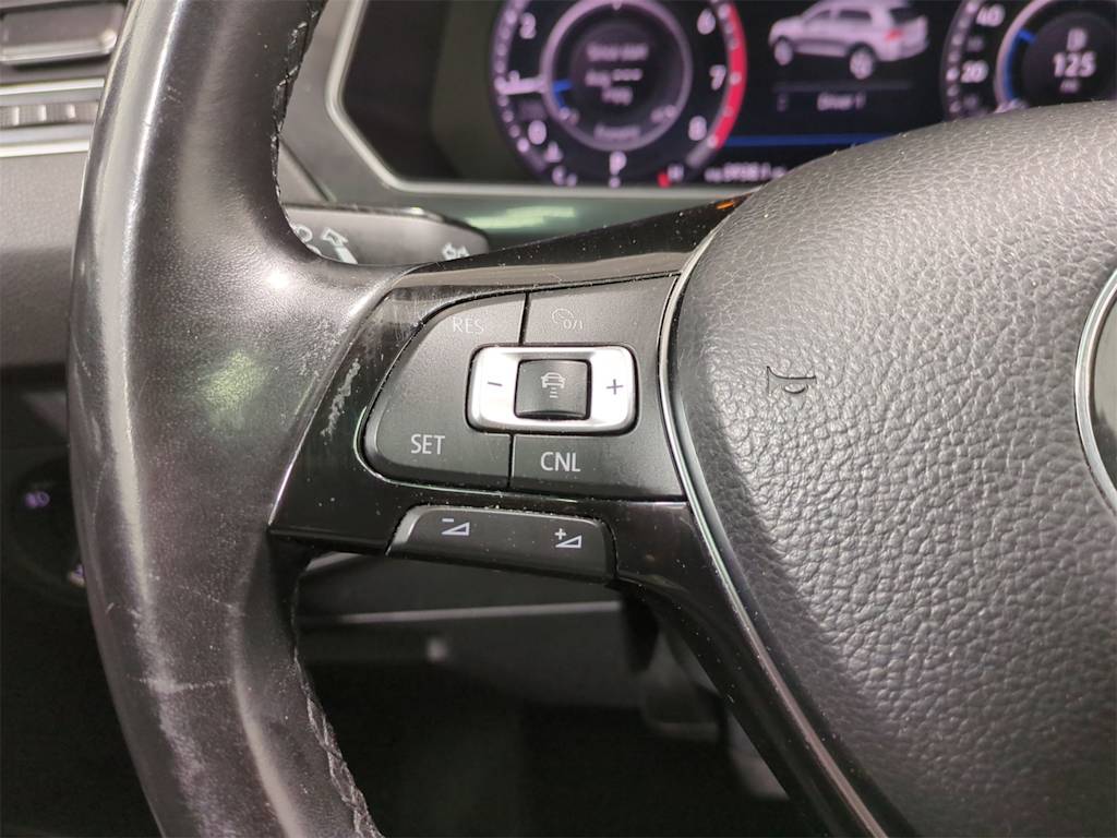 2018 Volkswagen Tiguan SEL 32