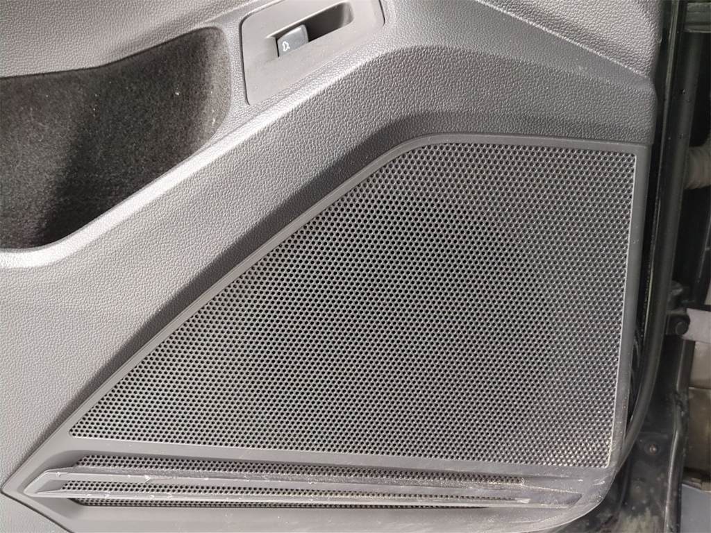 2018 Volkswagen Tiguan SEL 38