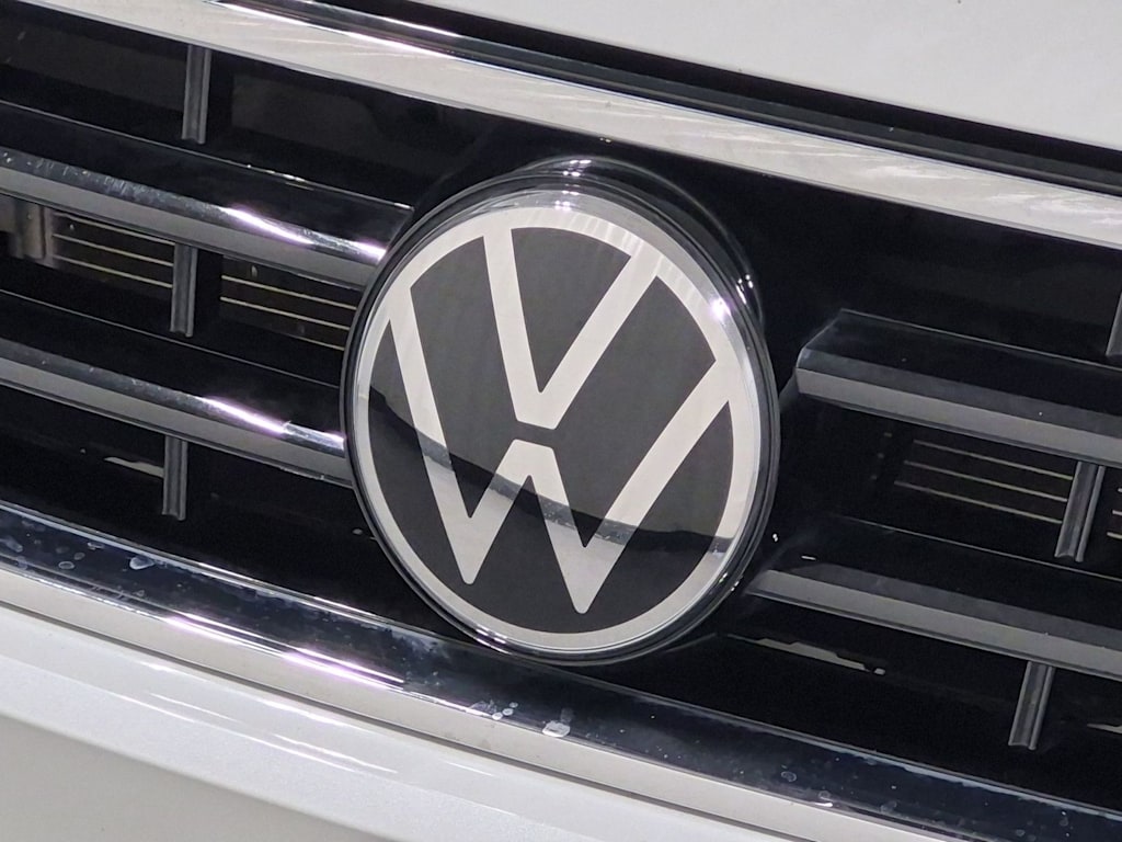 Thumbnail: 2023 Volkswagen Tiguan - 7