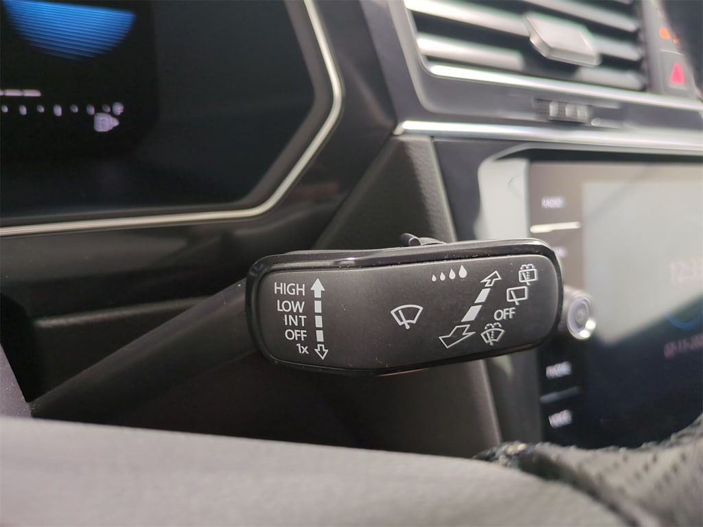Thumbnail: 2023 Volkswagen Tiguan - 15